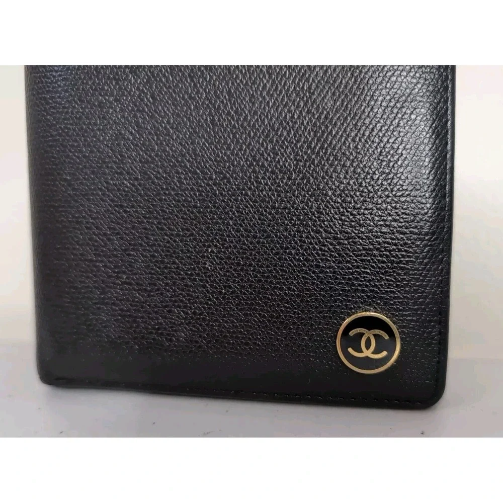 Chanel Coco Button Bifold Wallet With Hologram In Excellent Condition